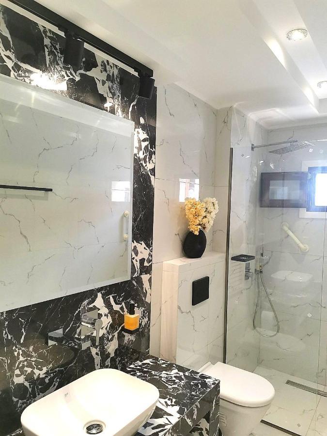 Lux Suite Sea Front Avra ペフコホリ エクステリア 写真